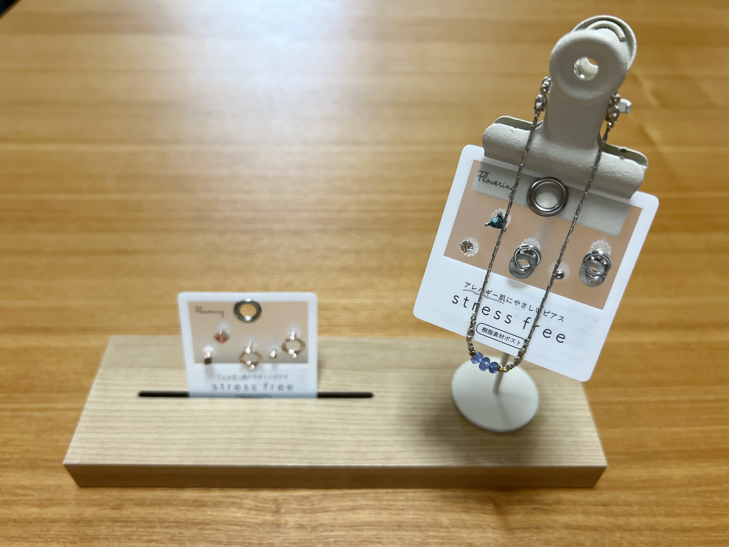 100均DIYでピアススタンドを手作り
